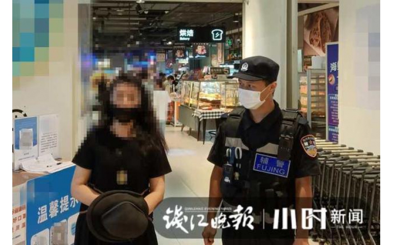 杭州女子急匆匆來領(lǐng)丟失的手機(jī)，被保安當(dāng)場認(rèn)出